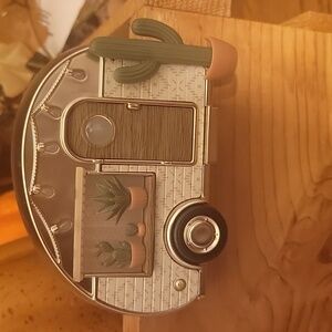 A camper wallflower plug in